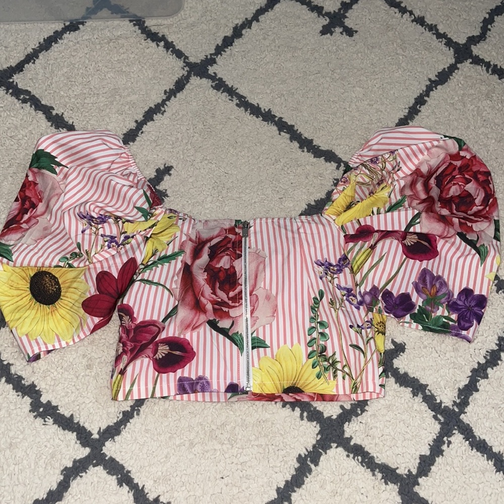 Floral top - Picture 2 of 3